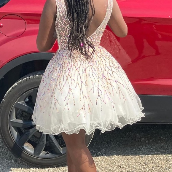 Beautiful Dave & Johnny Special Occasion Dress - Picture 2 of 5